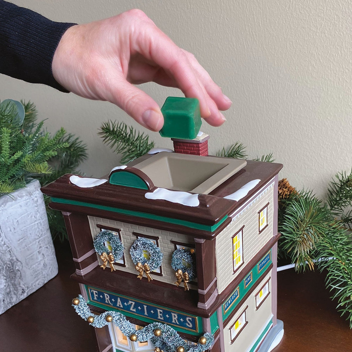 Department 56 Frazier's Fresh & Festive